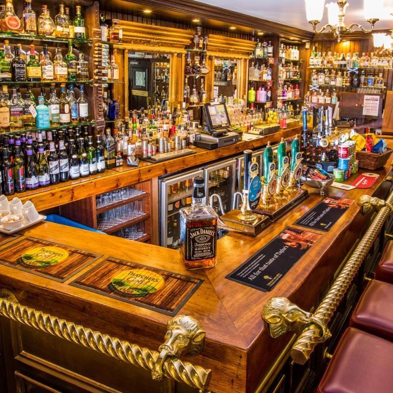 The Old Bell Inn Олдъм Екстериор снимка
