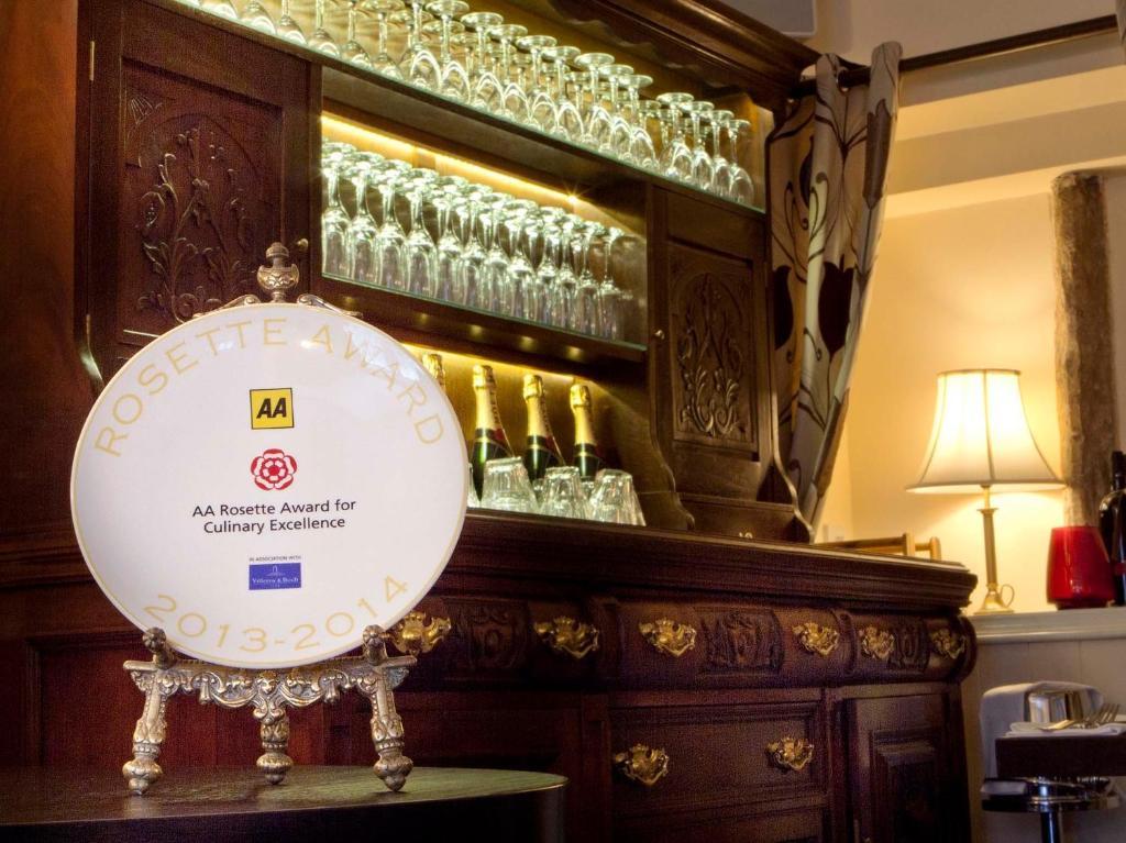 The Old Bell Inn Олдъм Екстериор снимка